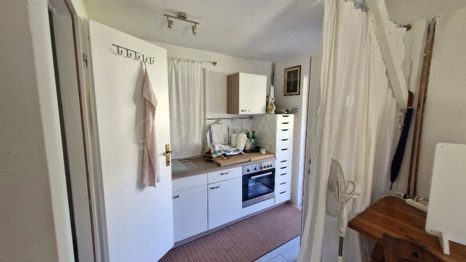 UMAG &ndash; ZAMBRATIJA &ndash; FREISTEHENDES HAUS AUF EINEM GRUNDST&Uuml;CK VON 707 m&sup2; &ndash; 800 M VOM MEER