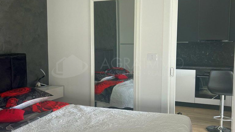 UMAG – ZAMBRATIJA – AMPIO E ATTRATTIVO APPARTAMENTO SU DUE PIANI IN OTTIMA POSIZIONE CON VISTA MARE