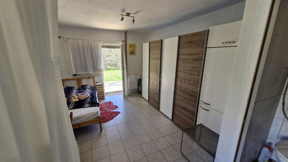 UMAG &ndash; ZAMBRATIJA &ndash; FREISTEHENDES HAUS AUF EINEM GRUNDST&Uuml;CK VON 707 m&sup2; &ndash; 800 M VOM MEER