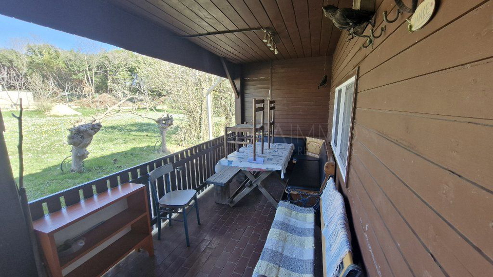 UMAG &ndash; ZAMBRATIJA &ndash; FREISTEHENDES HAUS AUF EINEM GRUNDST&Uuml;CK VON 707 m&sup2; &ndash; 800 M VOM MEER