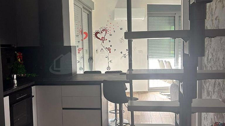 UMAG – ZAMBRATIJA – AMPIO E ATTRATTIVO APPARTAMENTO SU DUE PIANI IN OTTIMA POSIZIONE CON VISTA MARE