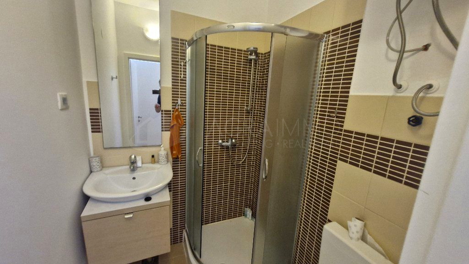 UMAG &ndash; ZAMBRATIJA &ndash; MODERAN STAN NA PRVOM KATU&comma; 200 M OD MORA
