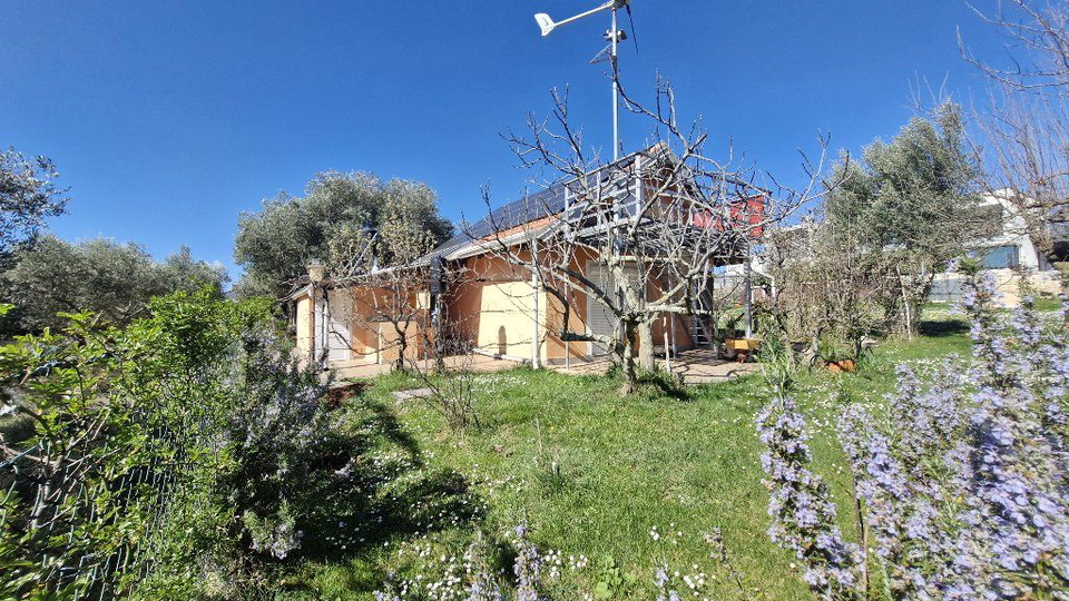 UMAG &ndash; ZAMBRATIJA &ndash; FREISTEHENDES HAUS AUF EINEM GRUNDST&Uuml;CK VON 707 m&sup2; &ndash; 800 M VOM MEER