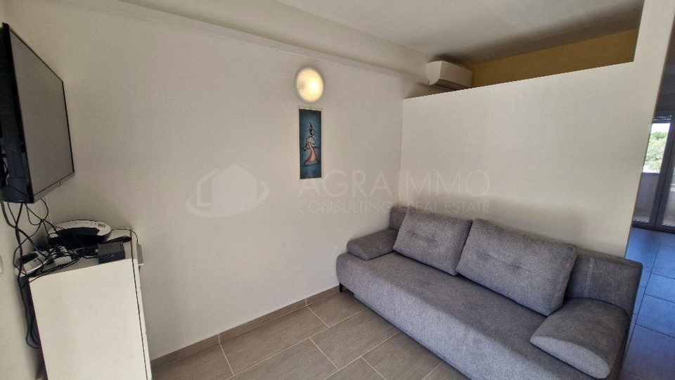 UMAG &ndash; ZAMBRATIJA &ndash; MODERAN STAN NA PRVOM KATU&comma; 200 M OD MORA