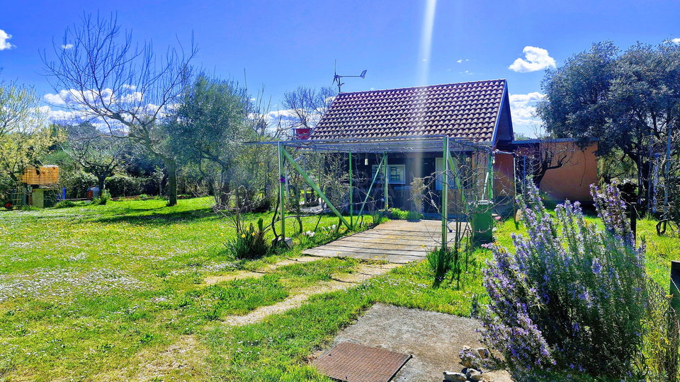 UMAG &ndash; ZAMBRATIJA &ndash; FREISTEHENDES HAUS AUF EINEM GRUNDST&Uuml;CK VON 707 m&sup2; &ndash; 800 M VOM MEER