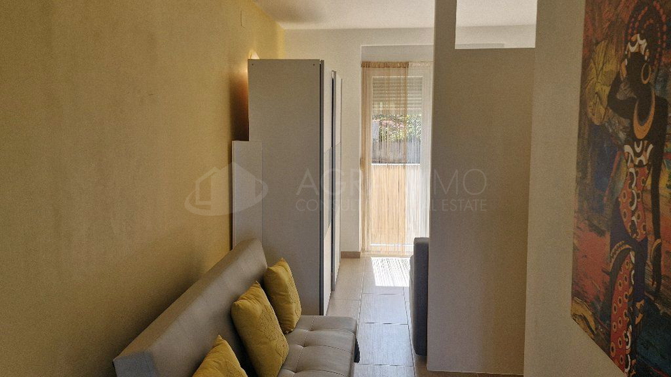 UMAG &ndash; ZAMBRATIJA &ndash; MODERAN STAN NA PRVOM KATU&comma; 200 M OD MORA