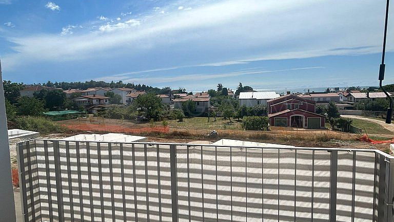 UMAG – ZAMBRATIJA – AMPIO E ATTRATTIVO APPARTAMENTO SU DUE PIANI IN OTTIMA POSIZIONE CON VISTA MARE