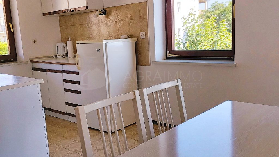 UMAG &ndash; ZAMBRATIJA &ndash; STANOVANJE Z ODPRTIM POGLEDOM NA MORJE LE 250 M OD PLA&Zcaron;E &ndash; PRILO&Zcaron;NOST&comma; KI JE NE SMETE ZAMUDITI