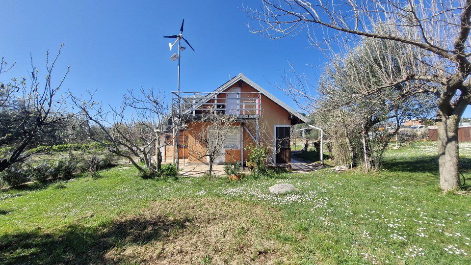 UMAG &ndash; ZAMBRATIJA &ndash; FREISTEHENDES HAUS AUF EINEM GRUNDST&Uuml;CK VON 707 m&sup2; &ndash; 800 M VOM MEER