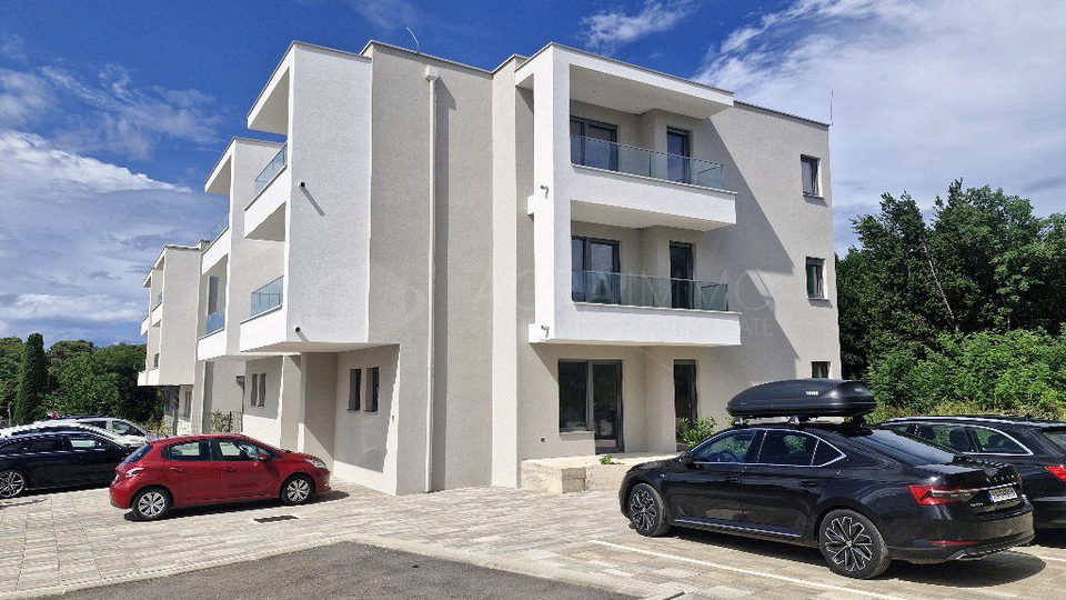 SAVUDRIJA – NOVOGRADNJA, STANOVANJE 72 m² – LE 250 M OD MORJA