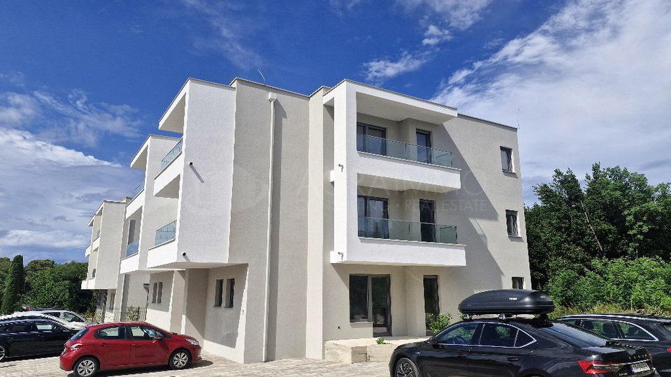 SAVUDRIJA – NOVOGRADNJA, STANOVANJE 72 m² – LE 250 M OD MORJA