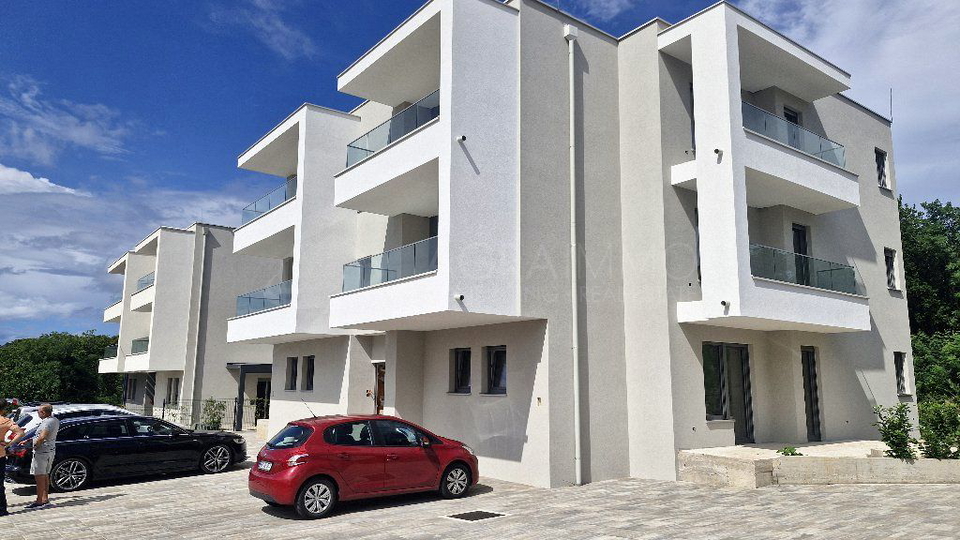 SAVUDRIJA – NOVOGRADNJA, STANOVANJE 72 m² – LE 250 M OD MORJA
