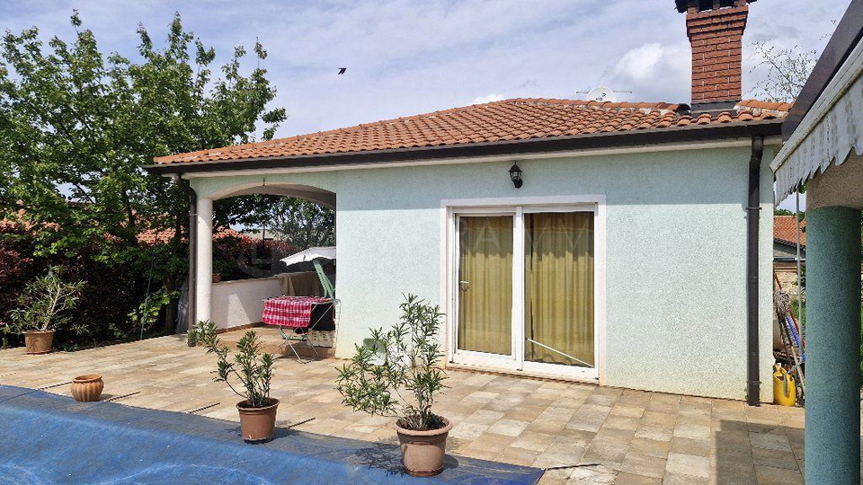 UMAG &ndash; OKOLICA &ndash; KU&Cacute;A S BAZENOM&comma; 5&period;000 m OD MORA