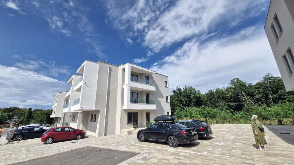 SAVUDRIJA – NOVOGRADNJA, STANOVANJE 72 m² – LE 250 M OD MORJA