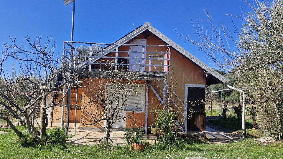 UMAG &ndash; ZAMBRATIJA &ndash; FREISTEHENDES HAUS AUF EINEM GRUNDST&Uuml;CK VON 707 m&sup2; &ndash; 800 M VOM MEER