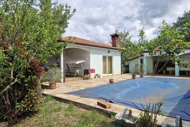 UMAG – OKOLICA – KUĆA S BAZENOM, 5.000 m OD MORA