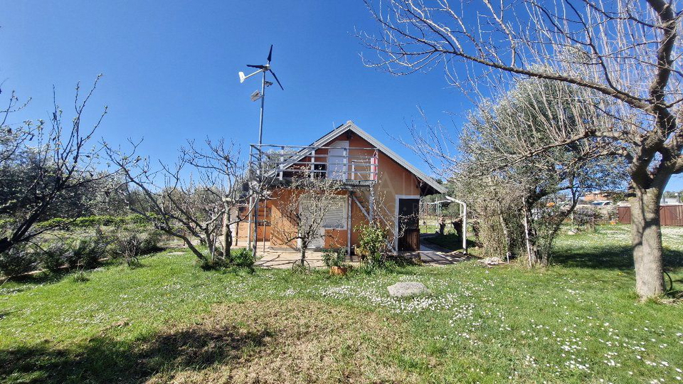 UMAG &ndash; ZAMBRATIJA &ndash; FREISTEHENDES HAUS AUF EINEM GRUNDST&Uuml;CK VON 707 m&sup2; &ndash; 800 M VOM MEER