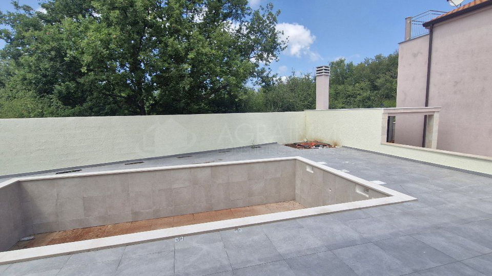 BUJE &ndash; KA&Scaron;TEL &ndash; NOVA LUKSUZNA HI&Scaron;A Z OGREVANIM BAZENOM &ndash; VRHUNSKA KAKOVOST
