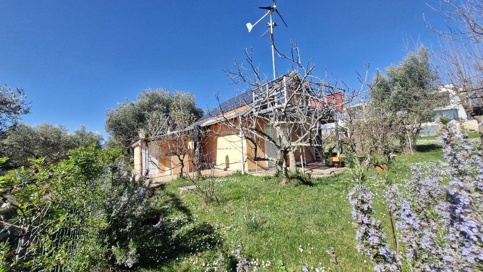 UMAG &ndash; ZAMBRATIJA &ndash; FREISTEHENDES HAUS AUF EINEM GRUNDST&Uuml;CK VON 707 m&sup2; &ndash; 800 M VOM MEER