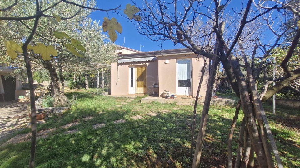 UMAG – LOVREČICA – KUĆA NA IZVRSNOJ LOKACIJI, ŠETNJOM DO MORA I PLAŽE