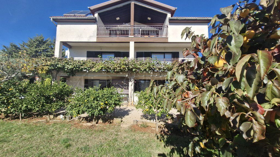 UMAG – LOVREČICA – KUĆA NA IZVRSNOJ LOKACIJI, ŠETNJOM DO MORA I PLAŽE