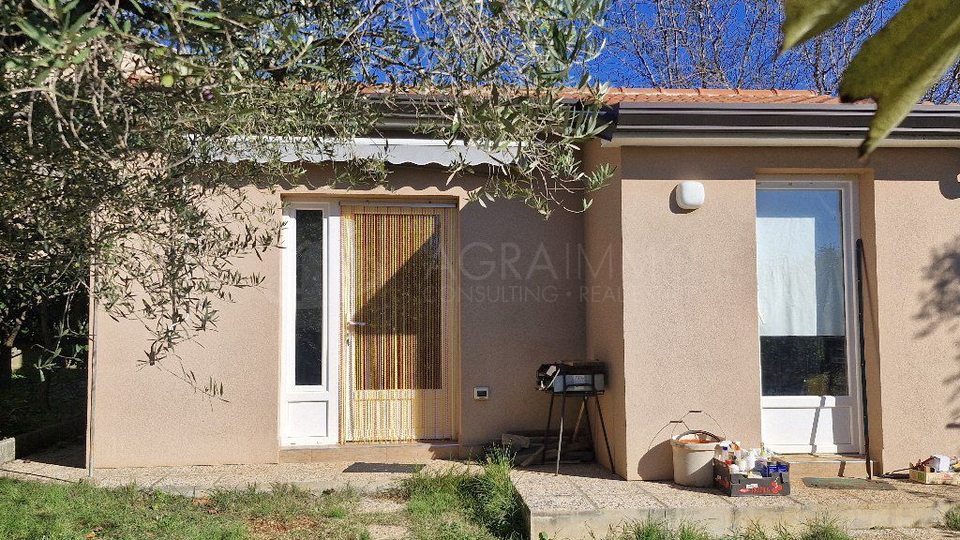 UMAG – LOVREČICA – KUĆA NA IZVRSNOJ LOKACIJI, ŠETNJOM DO MORA I PLAŽE