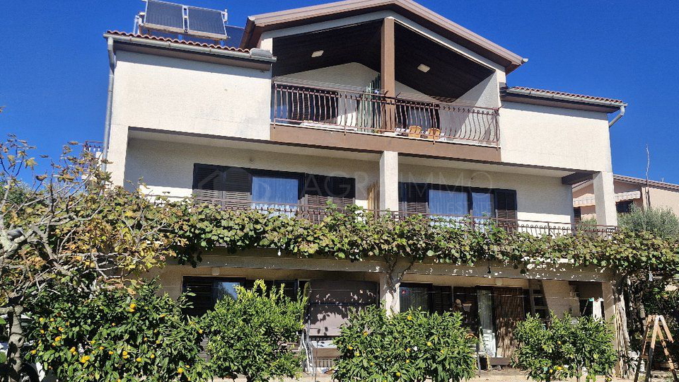 UMAG – LOVREČICA – KUĆA NA IZVRSNOJ LOKACIJI, ŠETNJOM DO MORA I PLAŽE