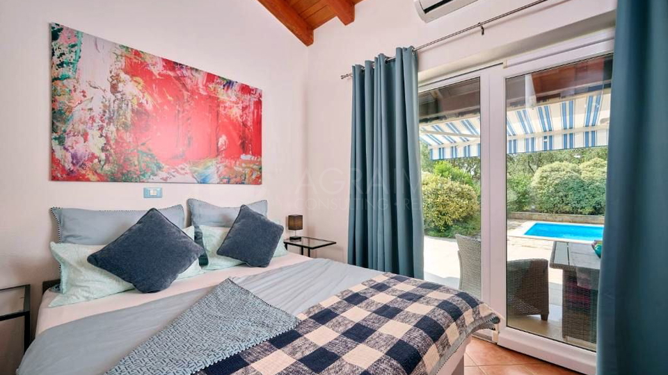 UMAG&ndash; VILA S BAZENOM I MASLINIKOM &ndash; IZVRSNA INVESTICIJA ILI IDEALNA OBITELJSKA KU&Cacute;A ZA ODMOR NA SJEVEROZAPADU ISTRE