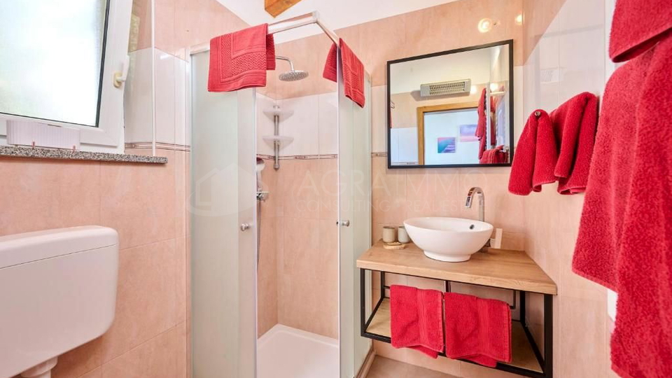 UMAG&ndash;RADINI &ndash; VILLA WITH POOL AND OLIVE GROVE &ndash; EXCELLENT INVESTMENT OR PERFECT FAMILY HOLIDAY HOME ON THE NORTHWEST COAST OF ISTRIA