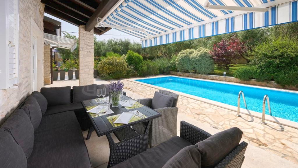 UMAG&ndash;RADINI &ndash; VILLA WITH POOL AND OLIVE GROVE &ndash; EXCELLENT INVESTMENT OR PERFECT FAMILY HOLIDAY HOME ON THE NORTHWEST COAST OF ISTRIA