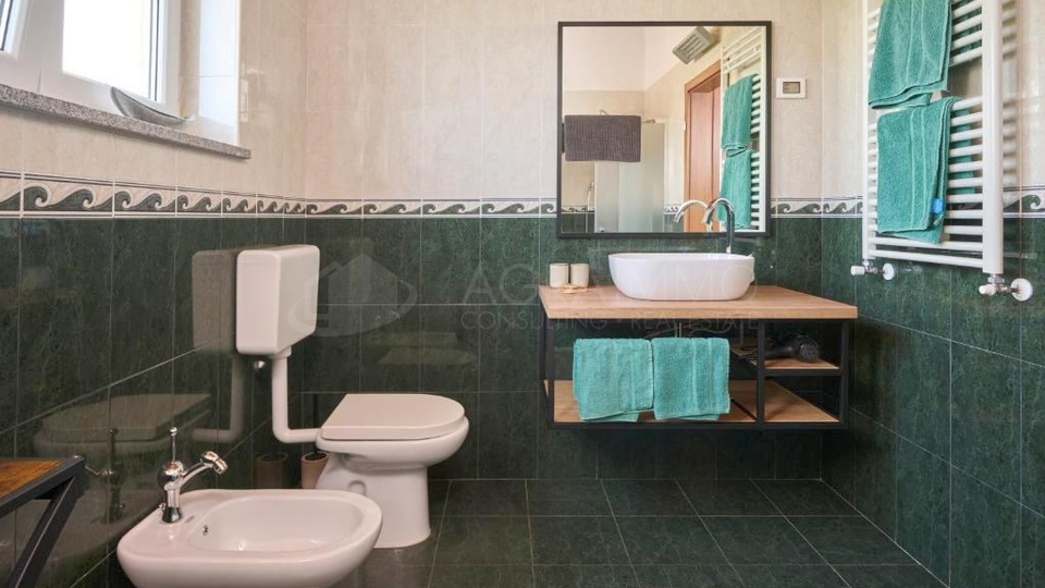 UMAG&ndash;RADINI &ndash; VILLA WITH POOL AND OLIVE GROVE &ndash; EXCELLENT INVESTMENT OR PERFECT FAMILY HOLIDAY HOME ON THE NORTHWEST COAST OF ISTRIA