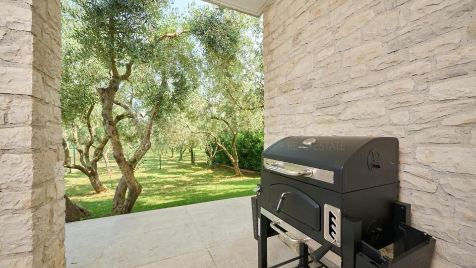 UMAG&ndash;RADINI &ndash; VILLA WITH POOL AND OLIVE GROVE &ndash; EXCELLENT INVESTMENT OR PERFECT FAMILY HOLIDAY HOME ON THE NORTHWEST COAST OF ISTRIA