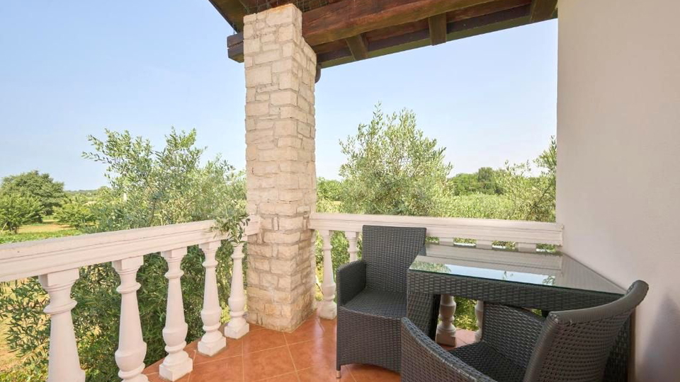 UMAG&ndash; VILA S BAZENOM I MASLINIKOM &ndash; IZVRSNA INVESTICIJA ILI IDEALNA OBITELJSKA KU&Cacute;A ZA ODMOR NA SJEVEROZAPADU ISTRE