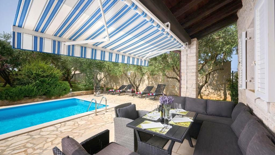 UMAG&ndash;RADINI &ndash; VILLA WITH POOL AND OLIVE GROVE &ndash; EXCELLENT INVESTMENT OR PERFECT FAMILY HOLIDAY HOME ON THE NORTHWEST COAST OF ISTRIA