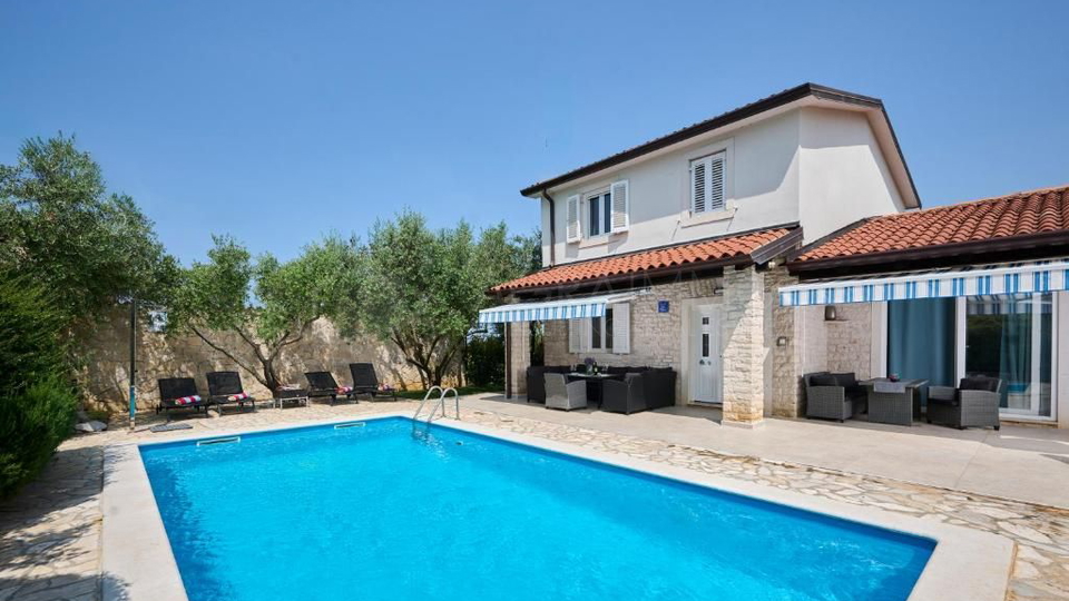 UMAG&ndash;RADINI &ndash; VILLA WITH POOL AND OLIVE GROVE &ndash; EXCELLENT INVESTMENT OR PERFECT FAMILY HOLIDAY HOME ON THE NORTHWEST COAST OF ISTRIA