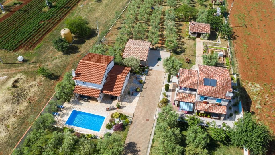 UMAG&ndash;RADINI &ndash; VILLA WITH POOL AND OLIVE GROVE &ndash; EXCELLENT INVESTMENT OR PERFECT FAMILY HOLIDAY HOME ON THE NORTHWEST COAST OF ISTRIA
