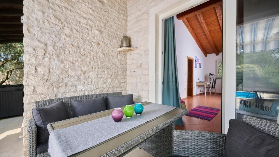 UMAG&ndash;RADINI &ndash; VILLA WITH POOL AND OLIVE GROVE &ndash; EXCELLENT INVESTMENT OR PERFECT FAMILY HOLIDAY HOME ON THE NORTHWEST COAST OF ISTRIA