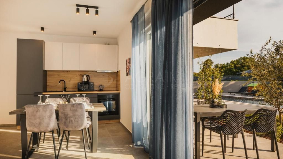 UMAG – ELEGANTE, MODERNE VILLA MIT PRIVATPOOL UND APARTMENTS