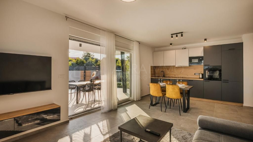 UMAG – ELEGANTE, MODERNE VILLA MIT PRIVATPOOL UND APARTMENTS