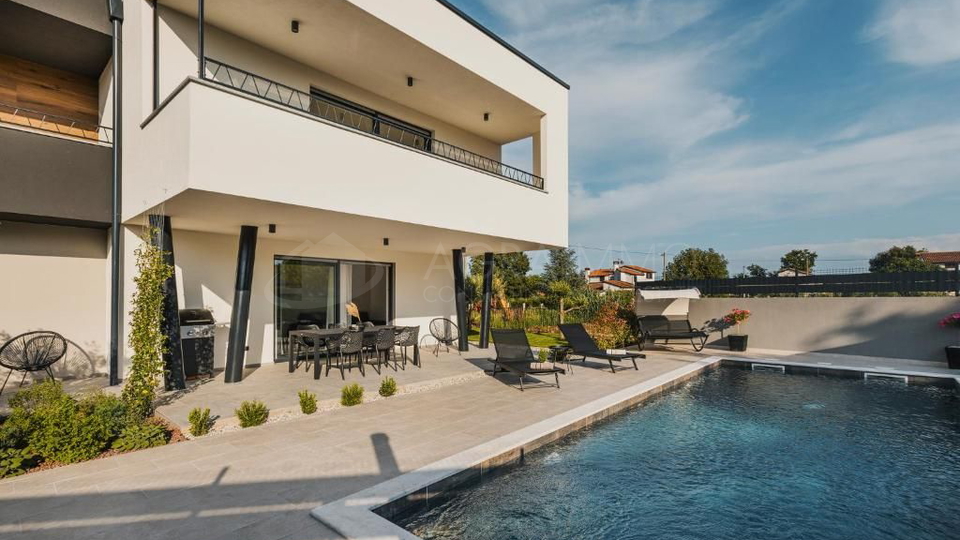 UMAG – ELEGANTE, MODERNE VILLA MIT PRIVATPOOL UND APARTMENTS