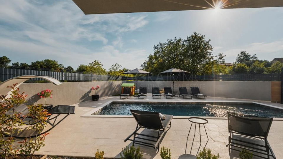 UMAG – ELEGANTE, MODERNE VILLA MIT PRIVATPOOL UND APARTMENTS