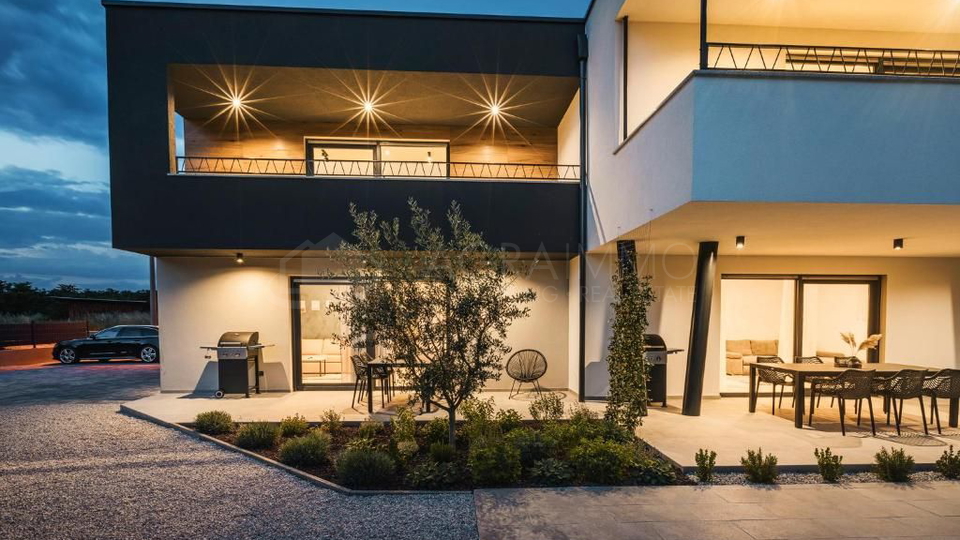 UMAG – ELEGANTE, MODERNE VILLA MIT PRIVATPOOL UND APARTMENTS