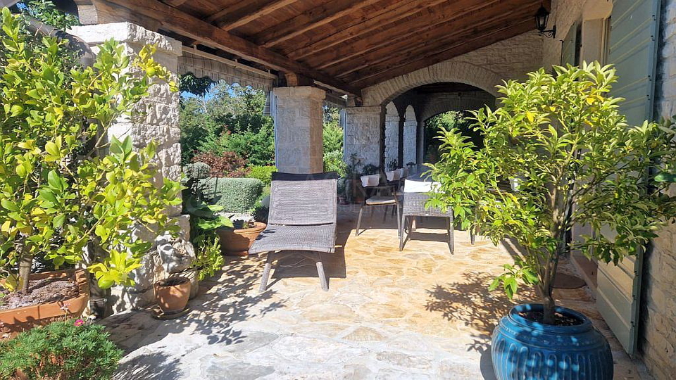 BUJE – UMGEBUNG: IDEALES HAUS FÜR RUHIGES LEBEN UND SICHERE INVESTITION