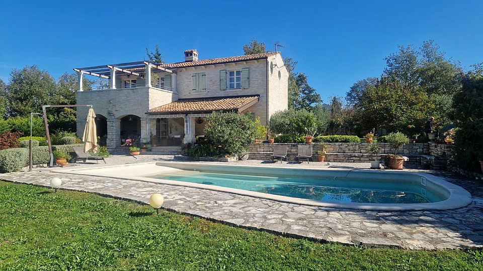 BUJE – UMGEBUNG: IDEALES HAUS FÜR RUHIGES LEBEN UND SICHERE INVESTITION