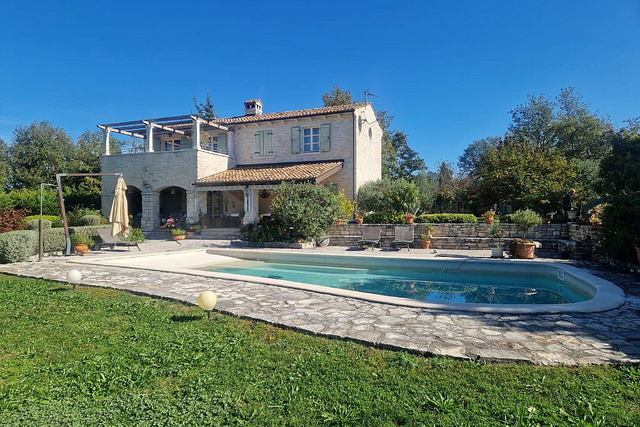 BUJE – UMGEBUNG: IDEALES HAUS FÜR RUHIGES LEBEN UND SICHERE INVESTITION