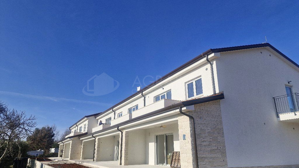 UMAG &ndash; MODERN HOUSE WITH TOP EQUIPMENT IN A PRIME LOCATION&comma; ONLY 600 METERS FROM THE SEA