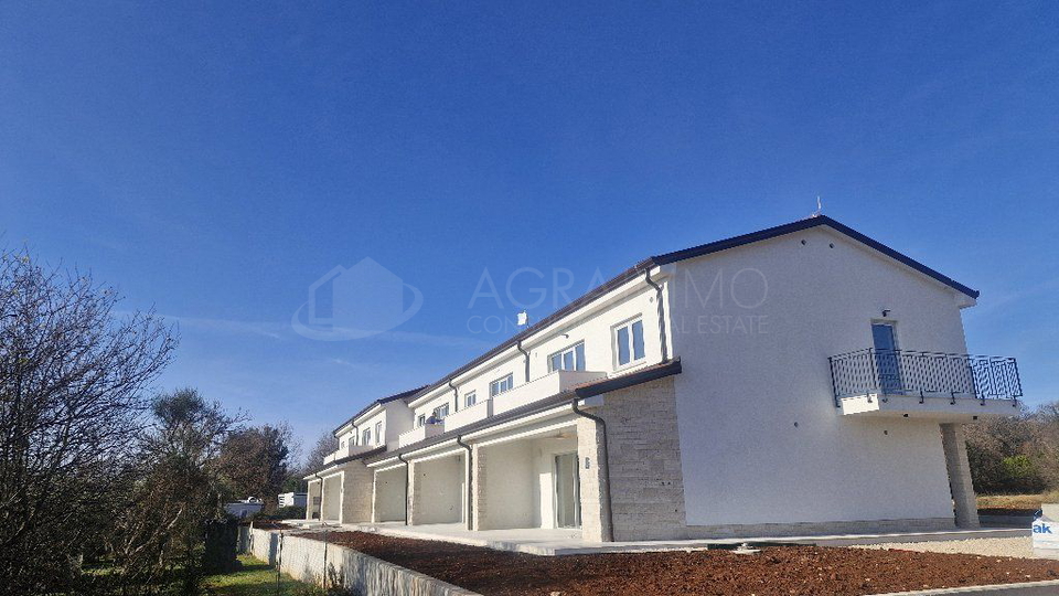 UMAG &ndash; MODERN HOUSE WITH TOP EQUIPMENT IN A PRIME LOCATION&comma; ONLY 600 METERS FROM THE SEA