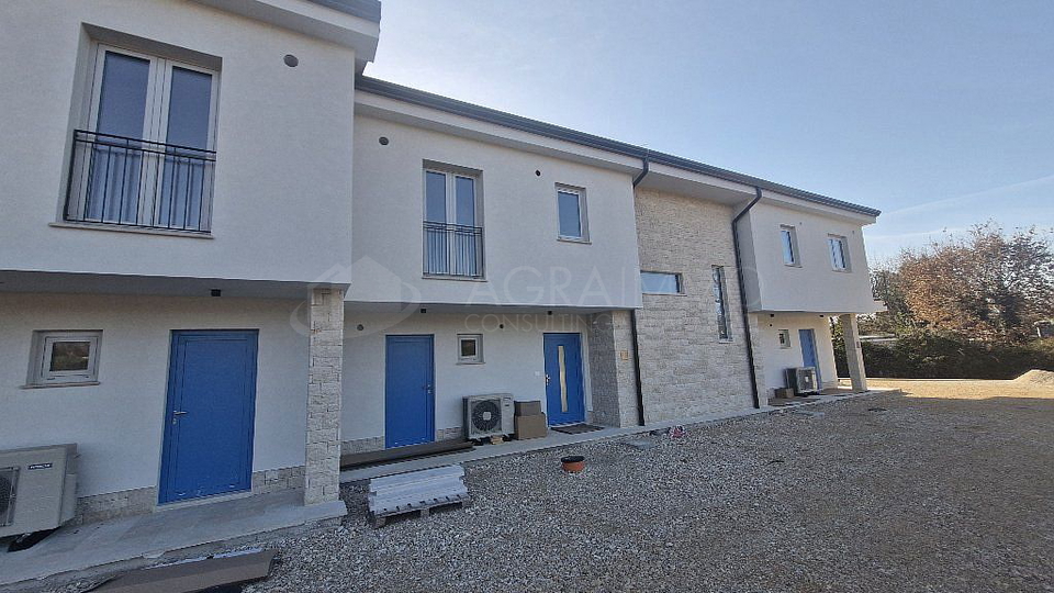 UMAG &ndash; MODERN HOUSE WITH TOP EQUIPMENT IN A PRIME LOCATION&comma; ONLY 600 METERS FROM THE SEA