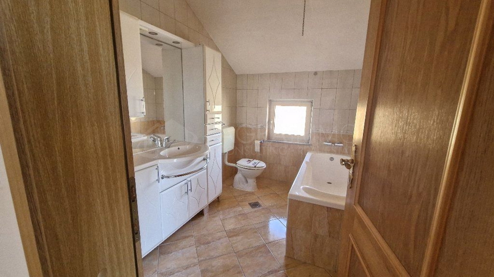 UMAG &ndash; IZJEMNA PRILO&Zcaron;NOST ZA NAKUP SAMOSTOJNE DRU&Zcaron;INSKE HI&Scaron;E V UMAGU PO CENI LE 1600 &euro;&sol;M&sup2;    &period;