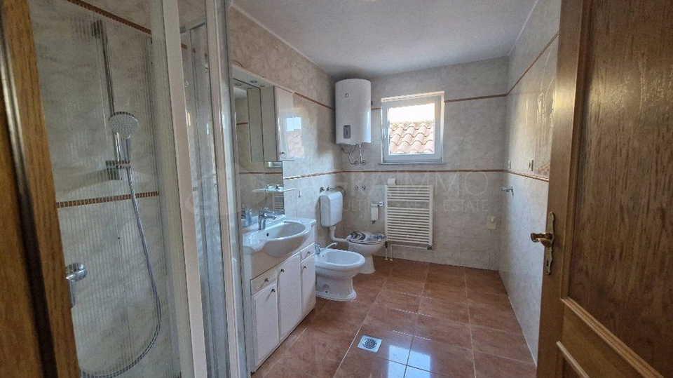 UMAG &ndash; IZJEMNA PRILO&Zcaron;NOST ZA NAKUP SAMOSTOJNE DRU&Zcaron;INSKE HI&Scaron;E V UMAGU PO CENI LE 1600 &euro;&sol;M&sup2;    &period;